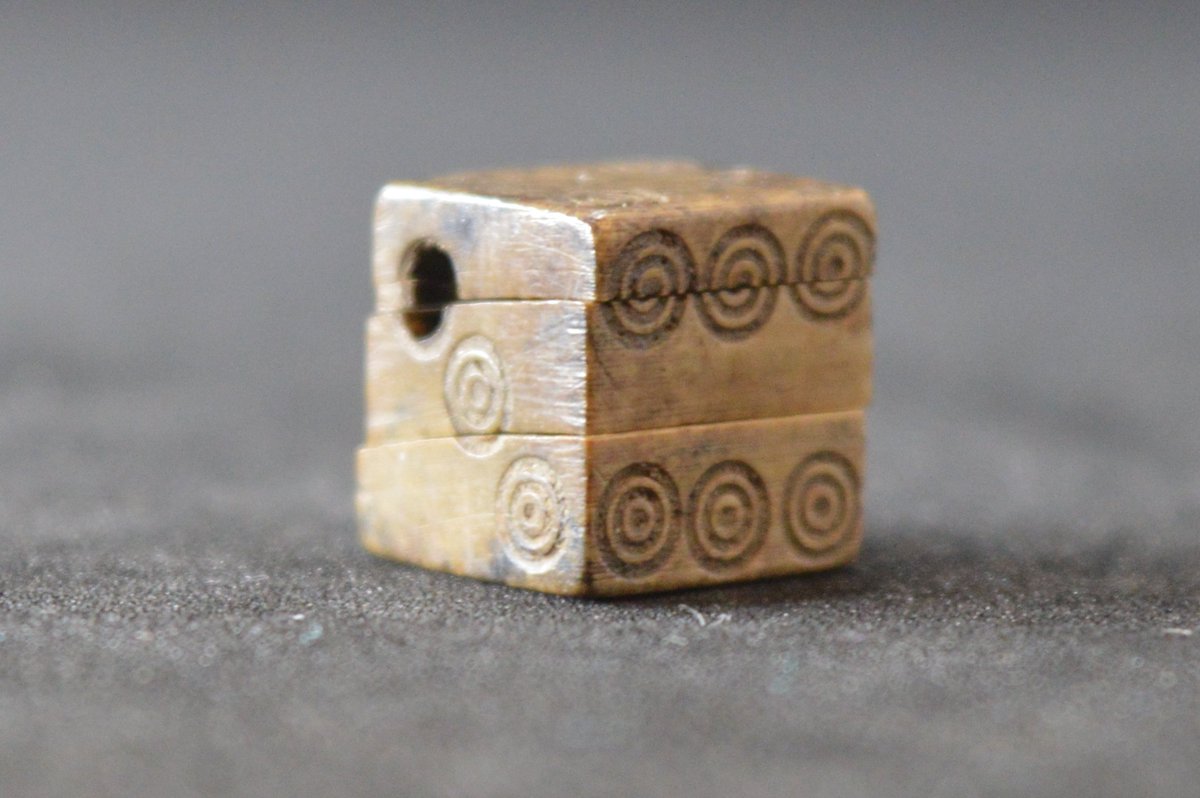 Je vous emmène dans le dernier numéro de <a href="/Sciences_Avenir/">Sciences et Avenir</a> aux origines des jeux de société : quels sont les plus anciens ? À quoi jouait-on au début de l'humanité ? Le sujet est trèèès dense car à vrai dire, les humains jouaient autant dans l'Antiquité qu'aujourd'hui.