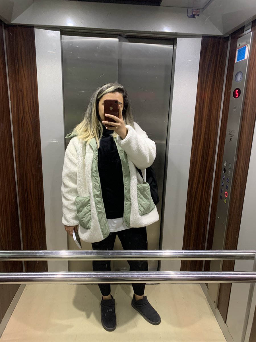 duygu_kumru's tweet photo. Ewtt hawaa soğukk,yetişmesi gerekenn makale çokk..🤦🏼♀️but photography is a must in the elevator..🤪
#December #salı #cold #weather #yesphoto #Elevator https://t.co/X3VdgV7Vpq