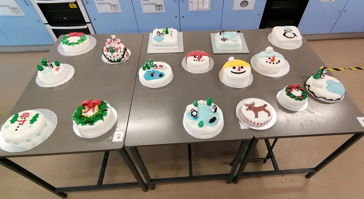 IENewparkSchool's tweet photo. Just a sample of work from the Transition Year 'Hotel, Catering &amp; Tourism' students last week, evidencing their creative and practical skill development. 👏😋🎅⛄🦌🎄
#itsbeginningtolook
#homeeconomics https://t.co/7LIKFPh1HT