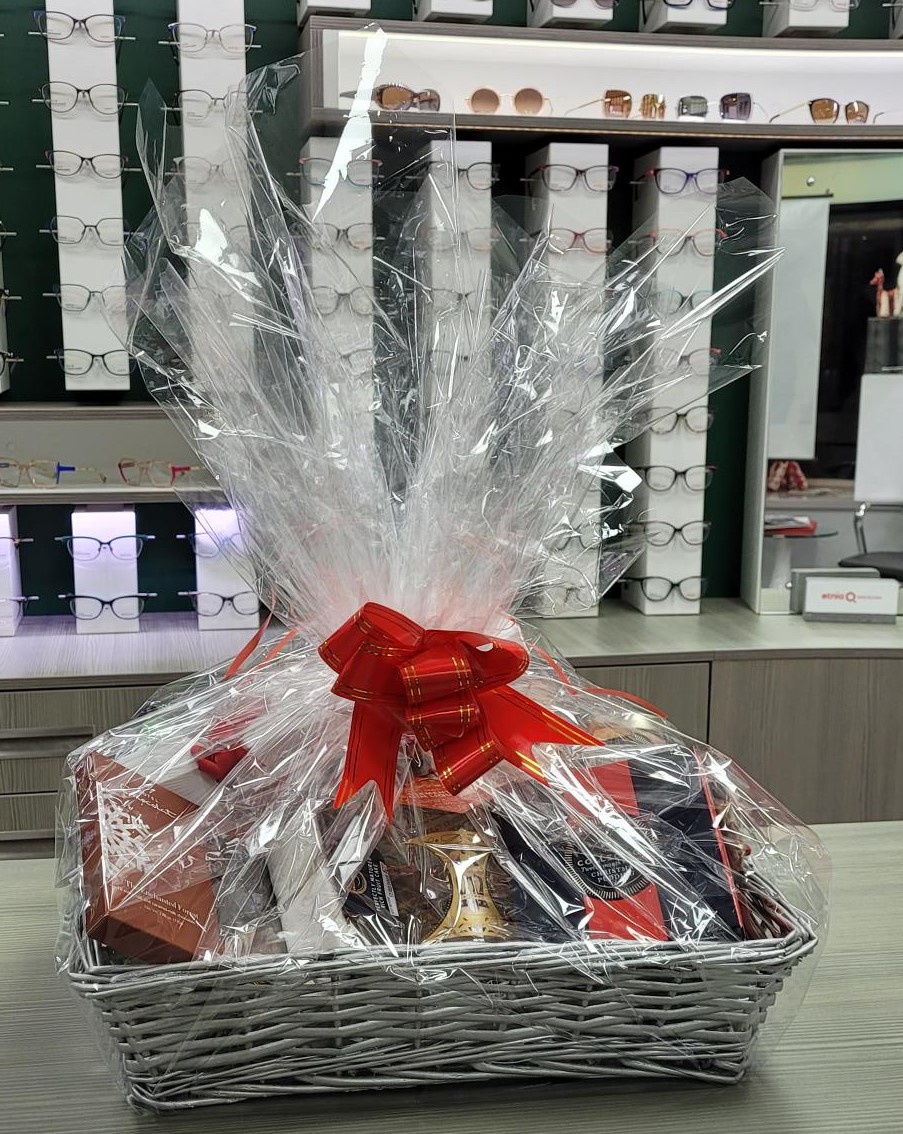 MartinSmithOpti's tweet photo. Our lucky Eyeplan Festive Draw winner was contacted last night and our festive hamper is now packaged ready to go! Congratulations to our lucky winner! 🎄 https://t.co/a3pGFkq4u0