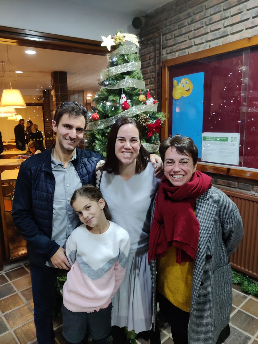 ctenisespanol's tweet photo. 👏🏼 Espectacular ambiente en la cena de Navidad de las Escuelas y el Clínic de Navidad celebrado este pasado fin de semana. ¡Gracias a todos por venir!

#CET #ClubEspañolTenis #tenisCV #torneos https://t.co/qCSU77xQRI