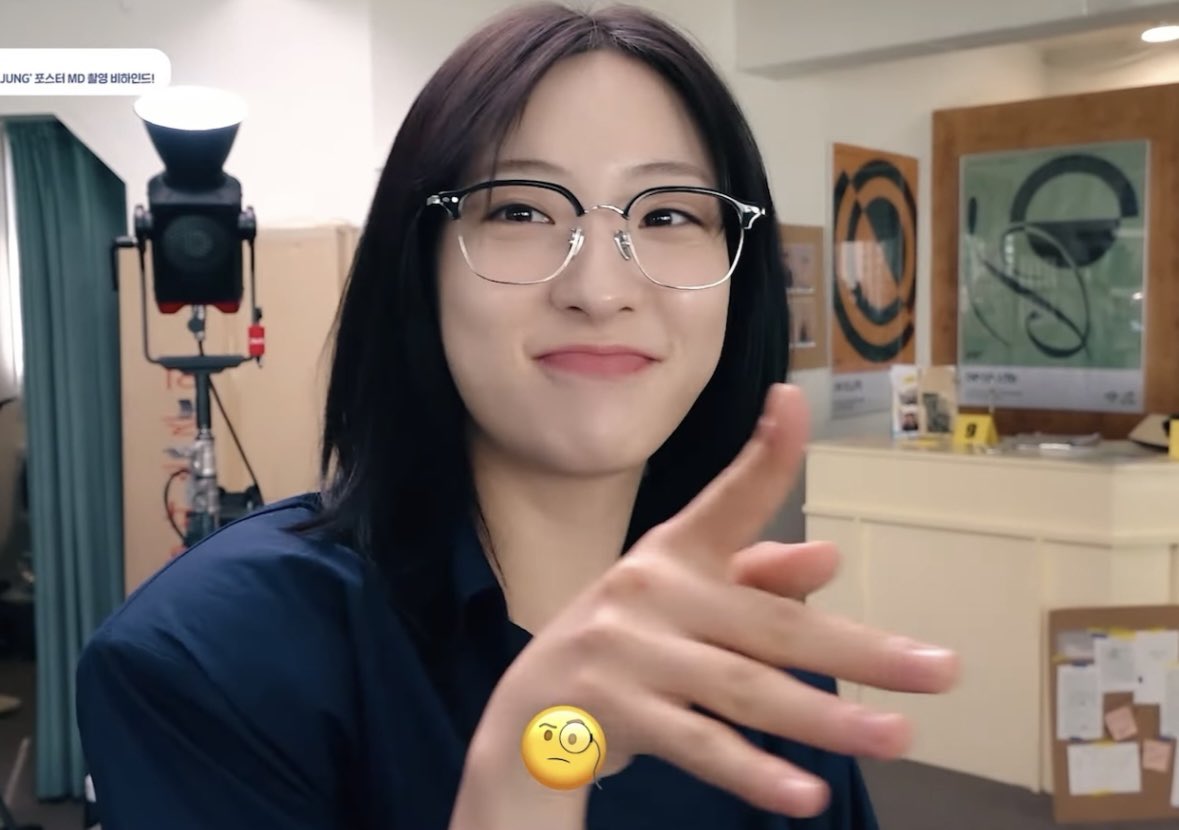 안경 쓴 손주연? 레전드 귀여움