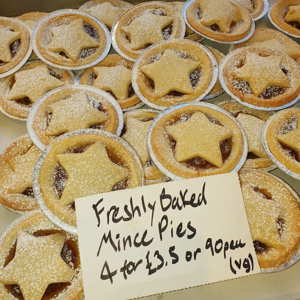 Get 'em while they're hot! 🎄 #mincepies #londonfood #londonfoodie #vegan instagr.am/p/CmY4z1MoTKK/