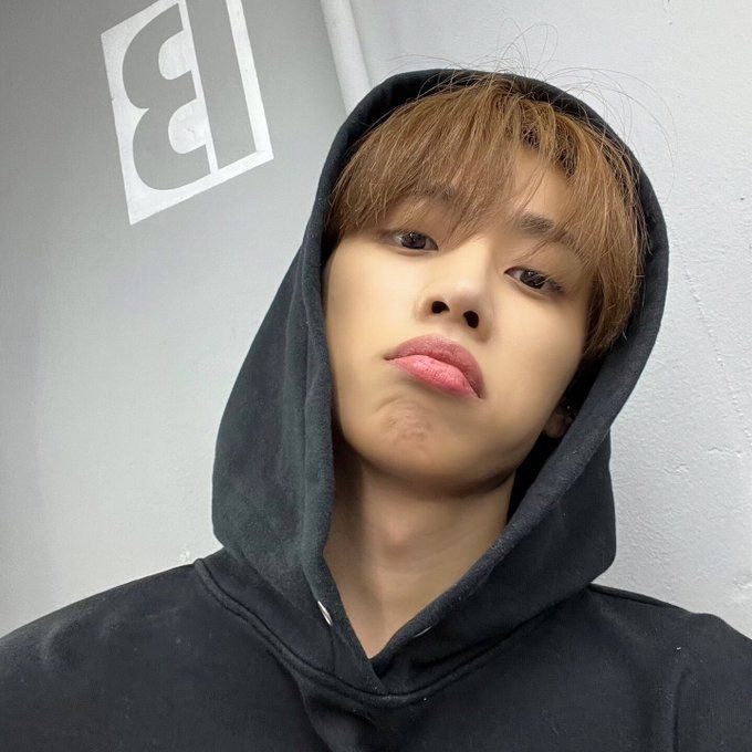 ksunwooph's tweet photo. ㅤ
HELLO MGA KA PM! artist sa umaga, nagbebenta ng isaw naman sa gabi. Silak Monteverde (di ako sure nakalimutan ko pangalan ko) pero pwede tawaging Kalis. Usap tau 🫶
#BUILDINGTHEHYPE
#VIBEWITHKALIS
—— @PMMAlN
ㅤ https://t.co/Z78YPZrvmo