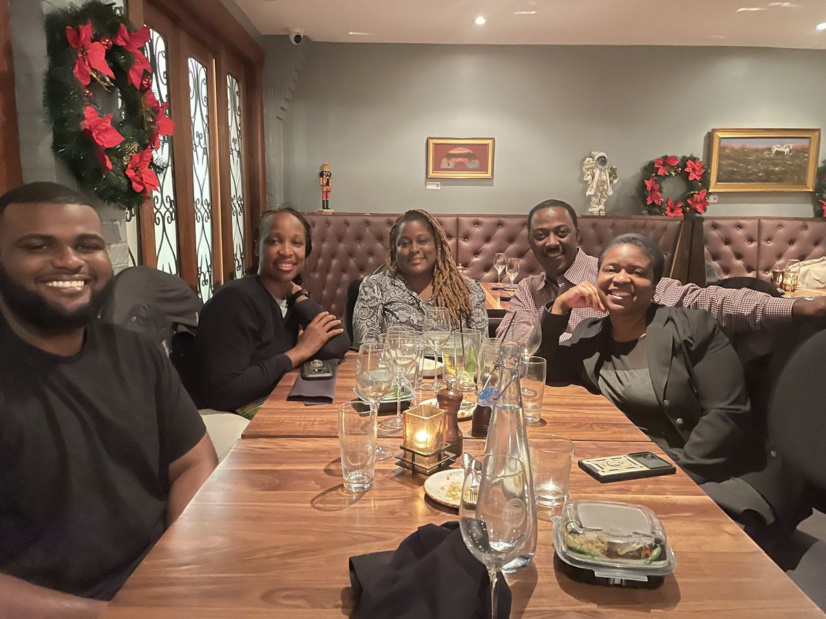 RobSalesDMV's tweet image. R. M. Simpson Real Estate holiday celebration at 1799 Prime Steak and Seafood #rmsimpsonrealestatedcmdva