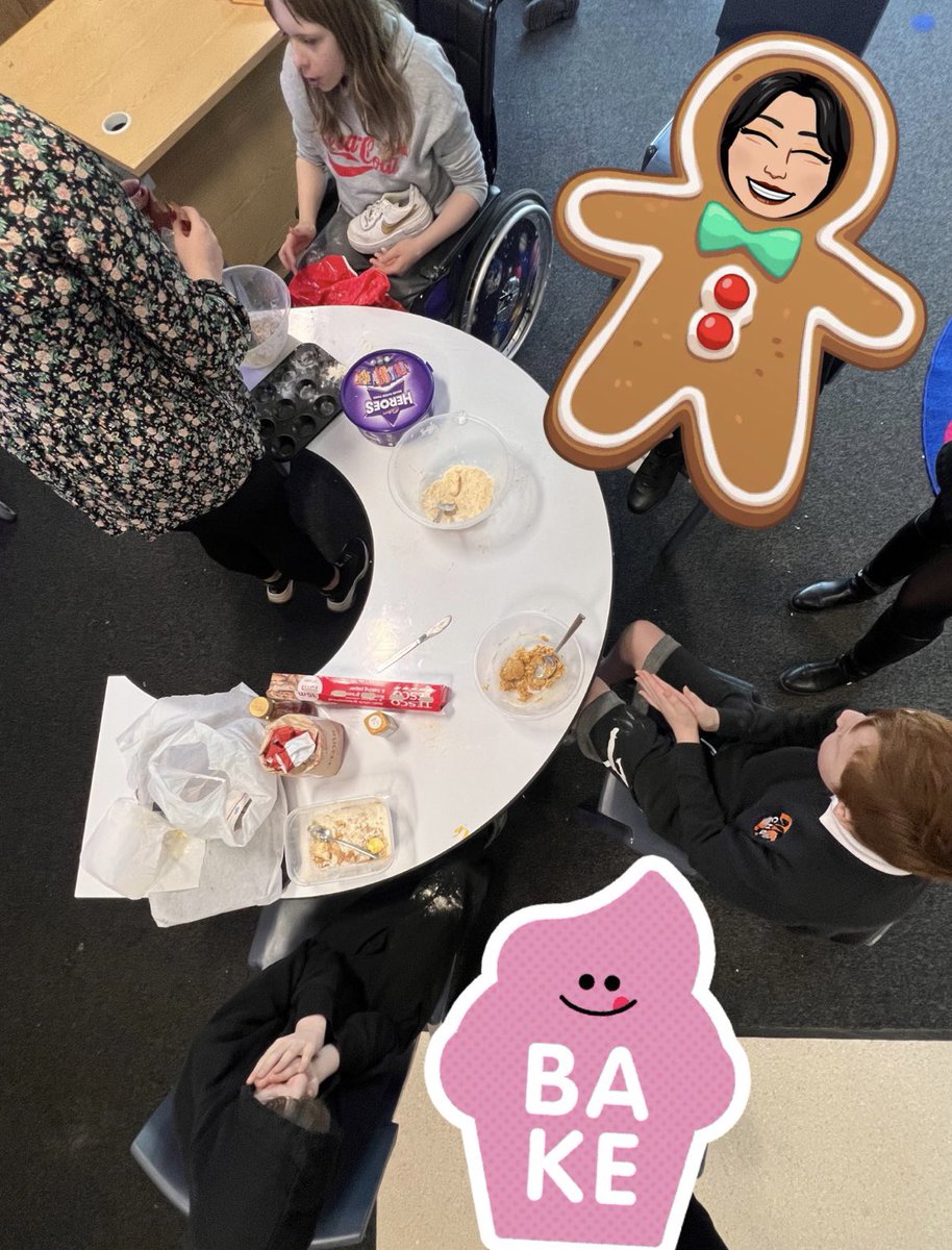 MRSTMXN's tweet photo. We’ve been baking gingerbread 🧑🍳…. Who ended up the messiest…… 🙋🏻♀️🤣 @CarrongrangeSch #ASN #sensorycooking #christmasinschool https://t.co/OmYxev19Le