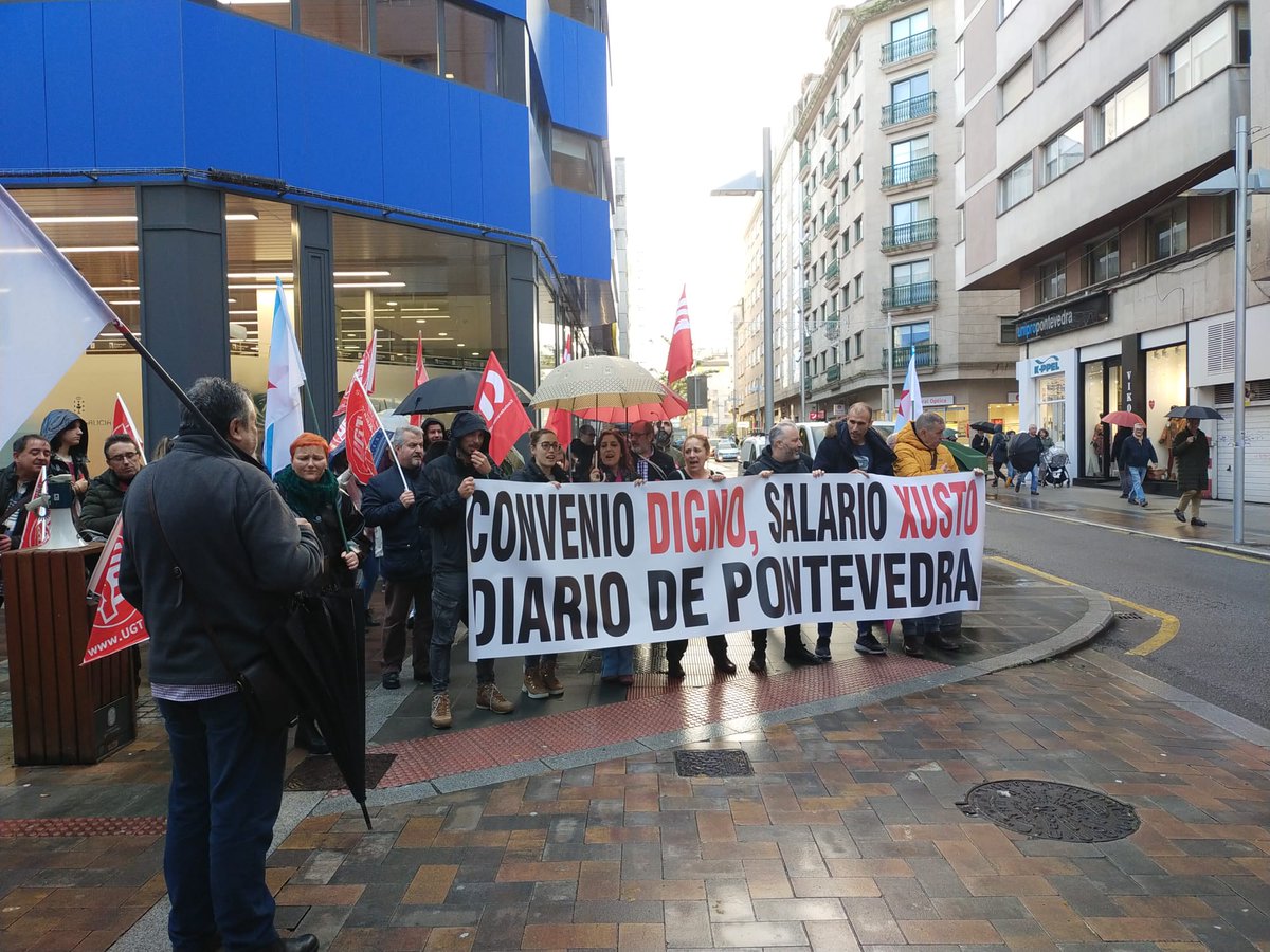 SEGUIMOS EN LOITAAAAA!!!!
Nueva concentración de la plantilla de DIARIO DE PONTEVEDRA.
#salarioouconflicto
#UnidosGanamosTodos