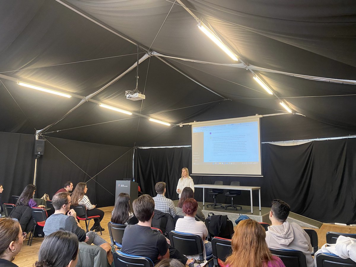 Değerli hocamız Leyla Keser Berber’in katılımıyla “Yapay Zeka” konulu dönemin ilk Hukuk Atölyesini gerçekleştirdik. Öncelikle Leyla hocamız olmak üzere katılan tüm arkadaşlarımıza teşekkür ederiz 🙏🏻😊