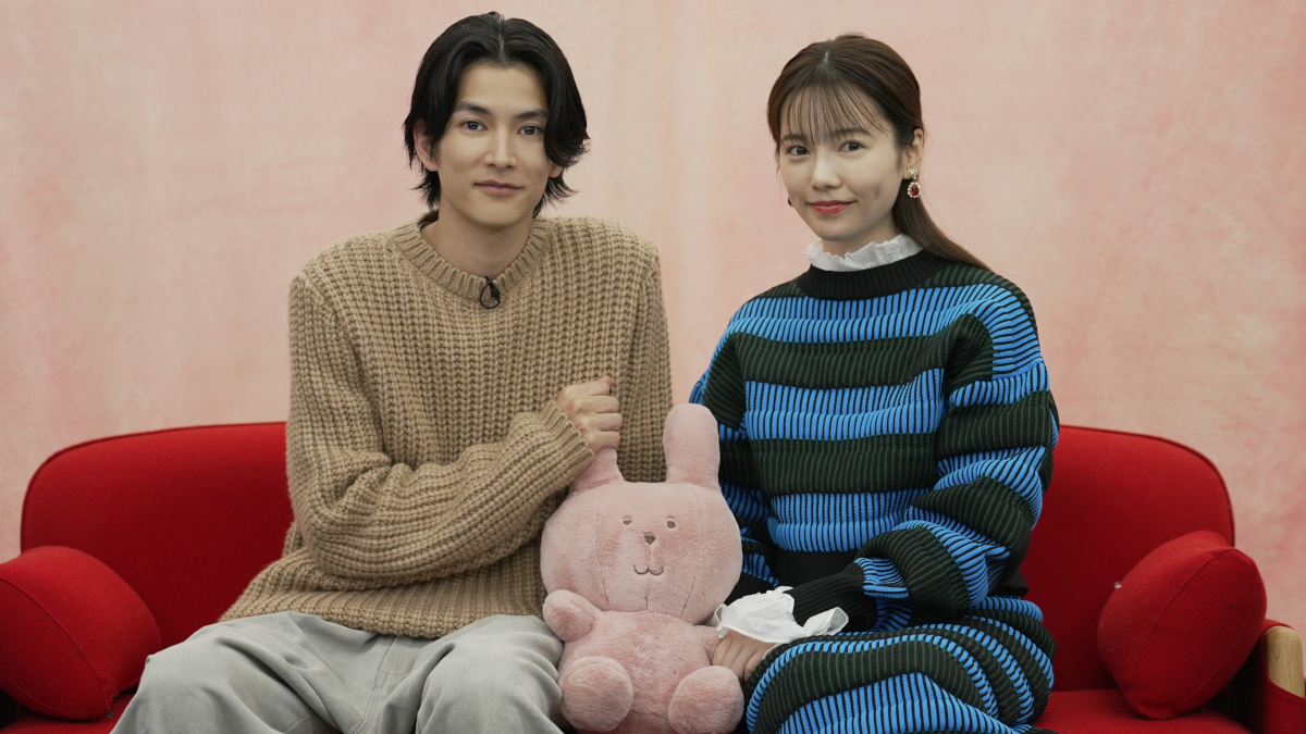 plusparavi's tweet photo. 12月27日（火）正午から『私のシてくれないフェロモン彼氏』に出演する #島崎遥香 さんと #渡邊圭祐 さんが撮影の裏話などを明かすビジュアルコメンタリー企画が配信されることに☺️✨

島崎遥香と渡邊圭祐が仲良く視聴会！『私のシてくれないフェロモン彼氏』裏話明かす
https://t.co/XSdrrLeoQl https://t.co/nMAgQyLgW2