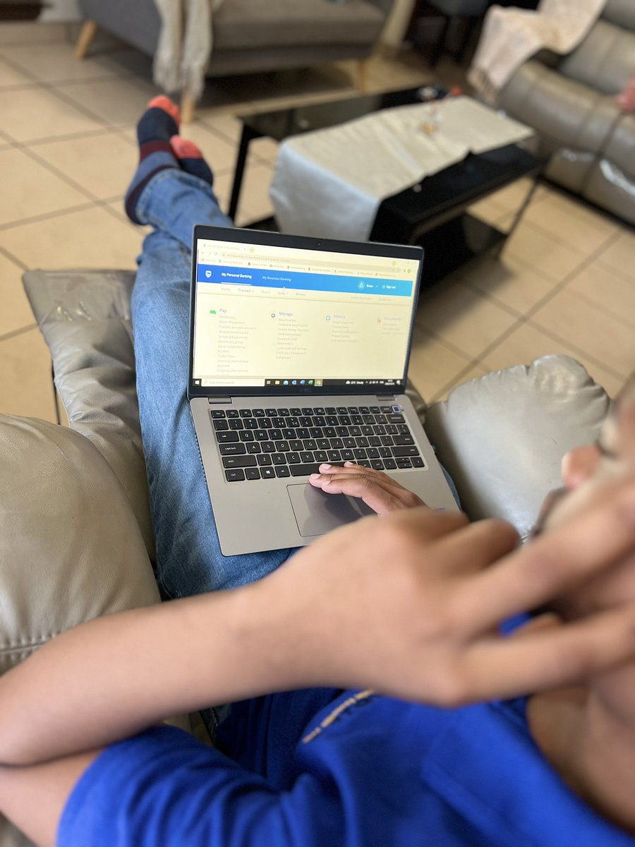 BrianQwabe18's tweet photo. Ke Dezemba Boss, who has time to waste standing in long queues at the mall when you can do it all wherever you are? I love the fact that with @StandardBankZA digital banking solutions, I get to do things like purchasing airtime, electricity, https://t.co/eFmWbyeKlT