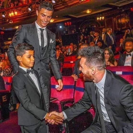 beyazid89's tweet image. ❗️⚽️ @Cristiano:

 &quot;My son is a Messi fan. My wife is from Argentina. And I am also a Messi fan.&quot;🤝
#wordcup2022 ⚽️