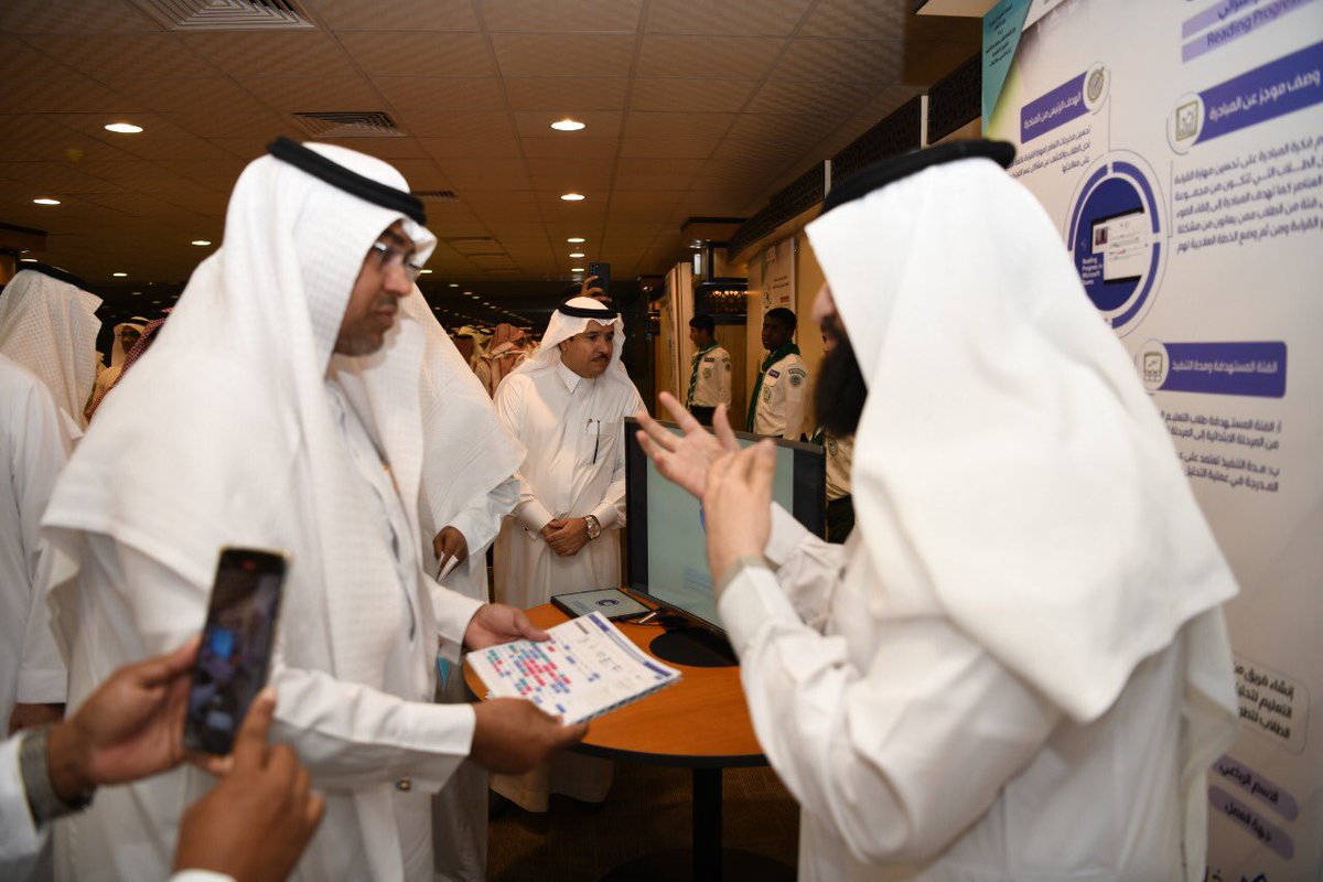 MOE_MHC's tweet photo. #صور | 

مدير #تعليم_مكة يدشن معرض الممارسات التعليمية "خبرات وتجارب دولية" والذي يستمر على مدار 3 أيام ويأتي حرصًا على نشر الممارسات التعليمية والتجارب الدولية في الميدان التعليمي وإسهامًا في نشر ومشاركة المعرفة التعليمية والتربوية ورفع مستوى مهارات شاغلي الوظائف التعليمية. https://t.co/ipiVyoafzS