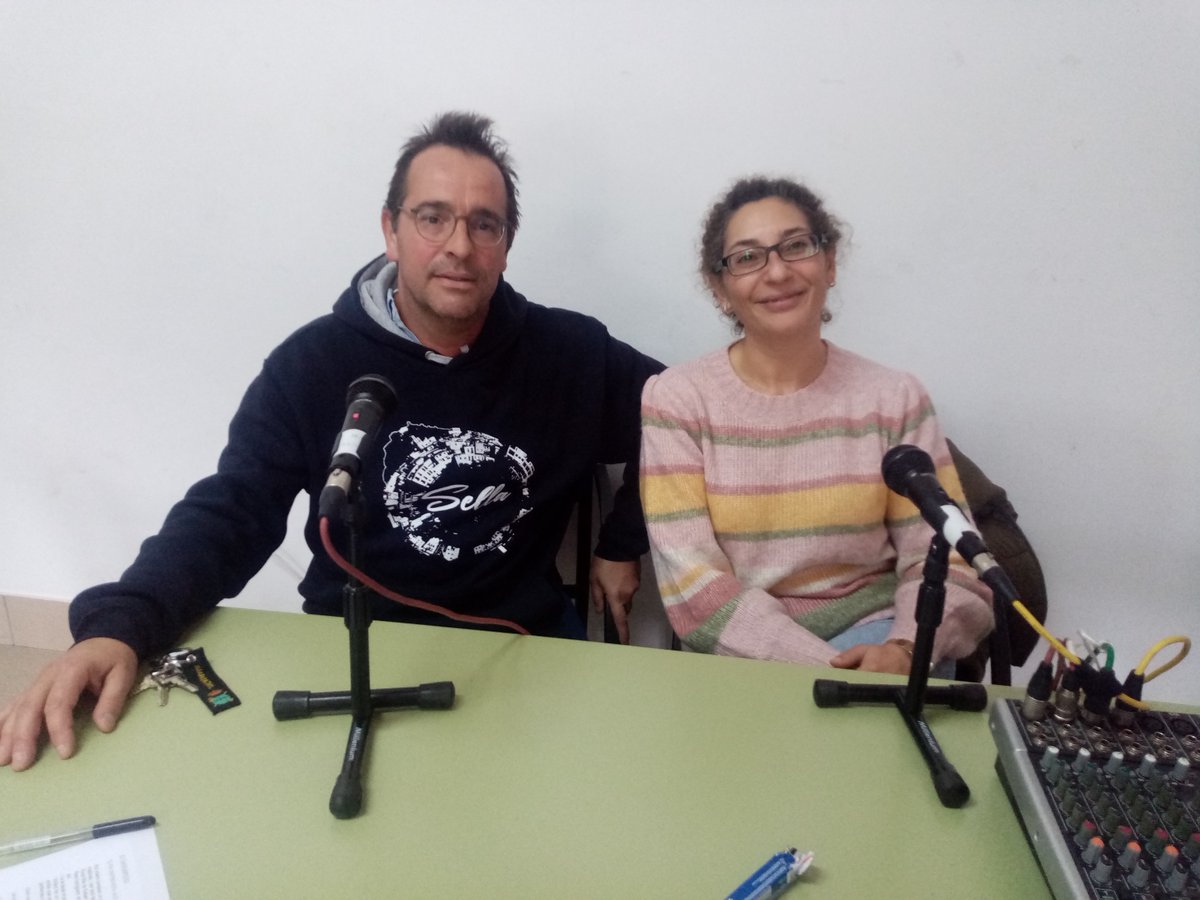 Cabilo_Radio's tweet photo. 🎙️ En aquest programa de #ElTurrumpero parlem de festa, tradició i poble amb els majorals d'enguany. I comentem la novel·la de @lluis_llach   
📚#Memoriadunsullspintats una història d'amor i d'amistat situada a la #Barceloneta de 1920 
 #Llegir #Sella
https://t.co/lZ7iD8xJ51 https://t.co/mAUmz30fsl