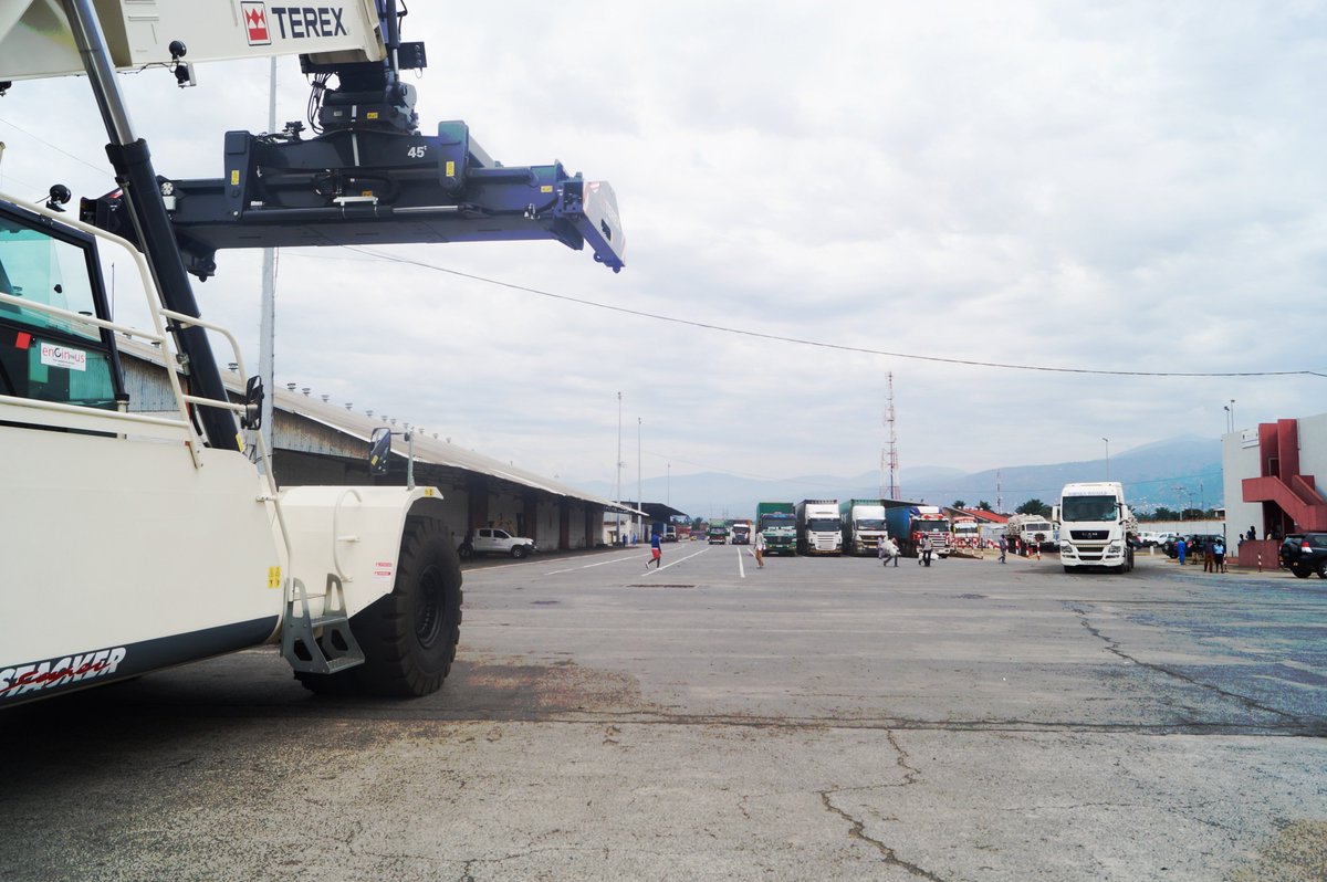 Ikiriho's tweet photo. 🚢🏗️🔜 #Burundi Le Port de #Bujumbura voudrait bientôt travailler 24/24h et 7/7j dans l'optique de satisfaire pleinement les importateurs via le lac #Tanganyika. Une mesure que vient d'annoncer la Direction Commerciale de @Gps_Burundi qui demande le concours de l'@OBR_BI & #AMPF https://t.co/egjLrys2T2