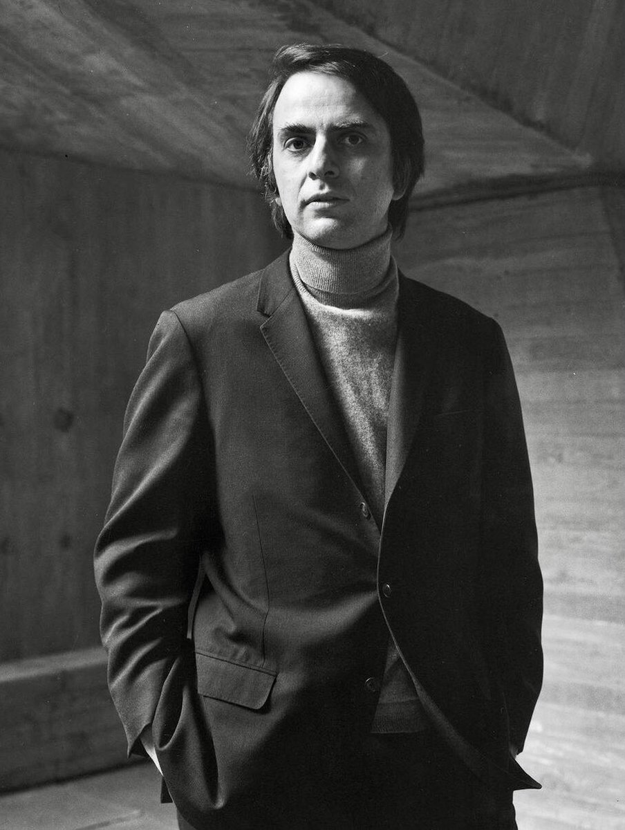 brionesci's tweet image. Tal día como #hoy, en 1996, fallecía el maestro #CarlSagan. En los tiempos oscuros que corren, cuánto echamos de menos su luz...

Hace unos días le recordaba en esta columna del @diariodeburgos:

diariodeburgos.es/Noticia/ZA493B…