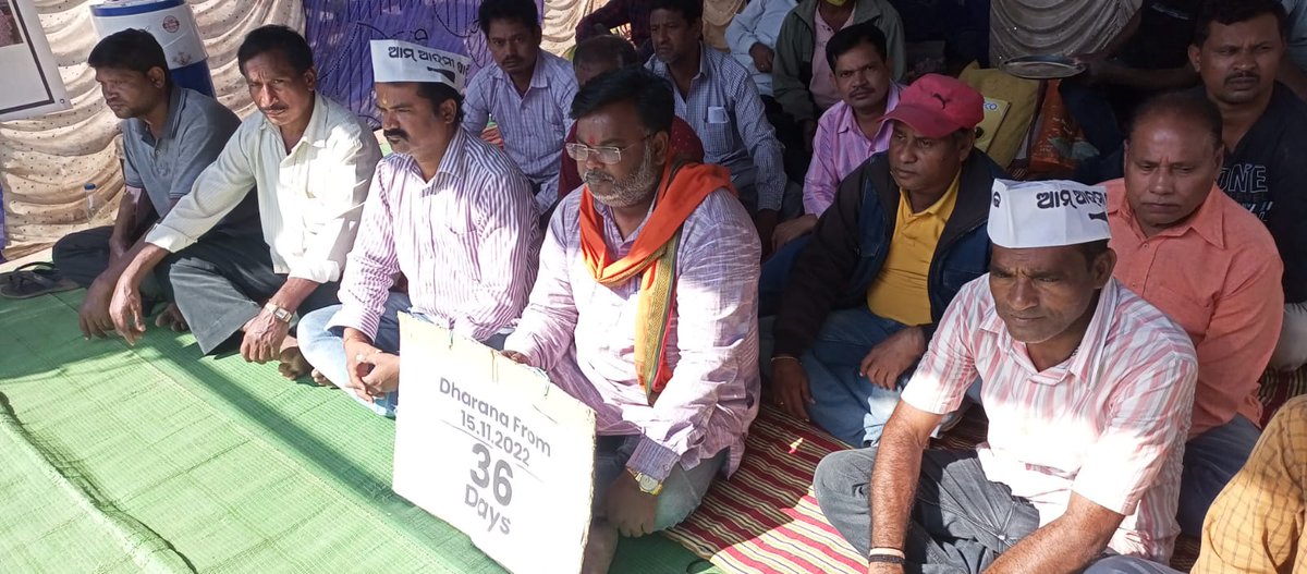 LaxmipandaKld's tweet photo. 36days long protest by the displaced shopkeepers union, Bhawanipatna in front of Bhawanipatna Municipality, Kalahandi Dist. @KldUlb_Bhpatna @KldSC_BhPatna @DmKalahandi Kindly resolve the issue @pradiptanaikbjp @SujeetKOfficial @basantpandabjp @MoSarkar5T @SecyChief @CMO_Odisha https://t.co/X1UcDYtje8
