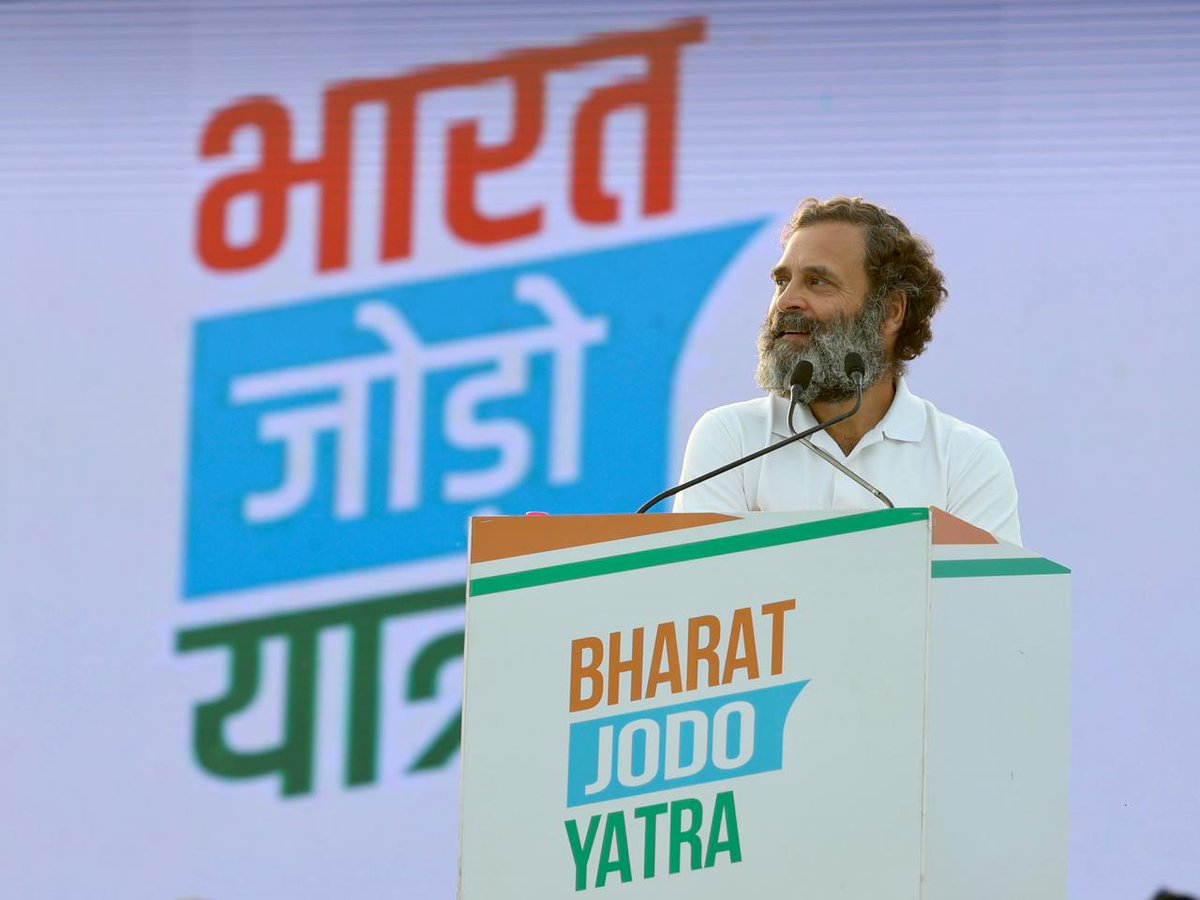 indiaWithNews's tweet photo. राहुल गांधी ने मोदी सरकार पर तंज कस कहा
प्रधानमंत्री जी, ‘मित्रों' को मेवा खिलाना बंद कीजिए, महंगाई से त्रस्त जनता की सेवा कीजिए।
₹500 में गैस सिलेंडर देने का राजस्थान की कांग्रेस सरकार का बड़ा ऐलान - केंद्र सरकार की कीमतों के आधे से भी कम दाम में। https://t.co/caCl8zD5o6