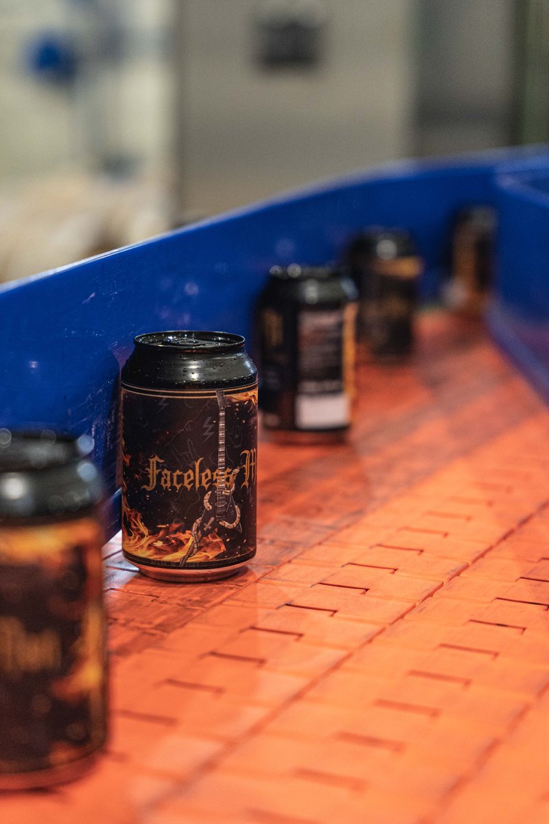 monyobrewing's tweet photo. Ladies &amp; Gents, @RadicsPeti is inda house!
#metal #facelessman https://t.co/HTAUNG6Pva