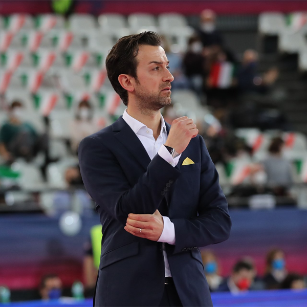 Ultra_Medya's tweet photo. 🇹🇷TVF, Daniele Santarelli'ye resmi teklifte bulundu.

🤝Santarelli teklife sıcak bakıyor, kararını bu hafta verecek.

🏐Voleybolda deneme bonusuyla kazanmaya başla!

#denemebonusu #voleybol https://t.co/rRrAKnjmjx