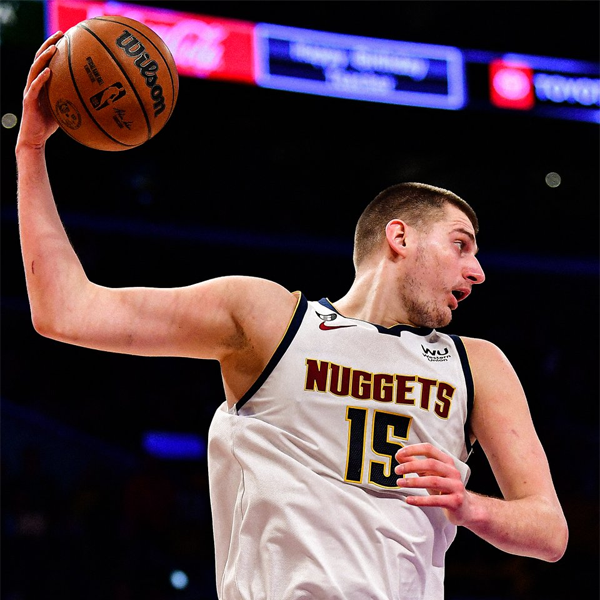Ultra_Medya's tweet photo. 🔥Jokic, NBA tarihinde bir maçta 40+ sayı, 25+ ribaund ve 10 asist ile oynayan üçüncü oyuncu oldu.

•Wilt Chamberlain
•Elgin Baylor

👑Deneme bonusuyla canlı oyna!

#denemebonusu #NBA https://t.co/BR4vzrVMrf