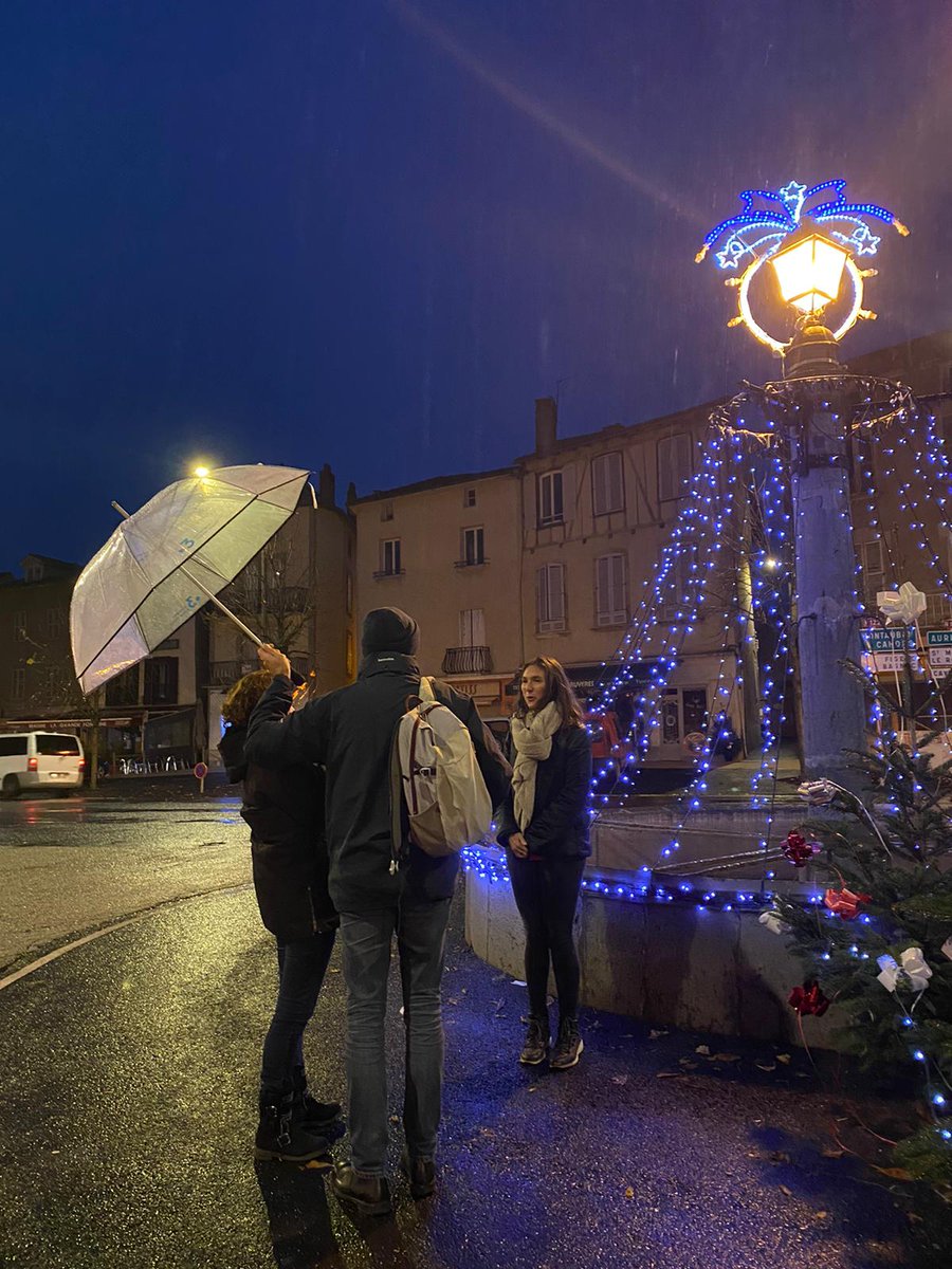 Lundi 12 décembre une équipe de  <a href="/F3Auvergne/">France 3 Auvergne</a>   est venue à Maurs afin de tourner un reportage sur les illuminations de Noël.
Cette année la commune a décidé de revoir son programme d'illuminations afin de respecter le plan de sobriété énergétique. 🙂
➡ bit.ly/FR31612