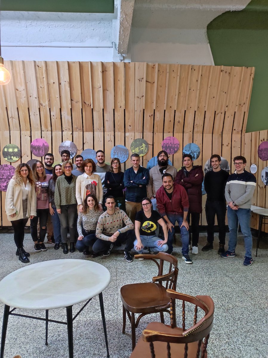 icoes's tweet photo. Tuberculosis Genómica Unit Christmas lunch @IBV_CSIC with special guests, former members @GaloGoig @Irvink182 Luis Villamayor and group leader at @IBV_CSIC @tesacor 

Happy holidays 🎉🎉🎉 https://t.co/kcJm4ygpwP