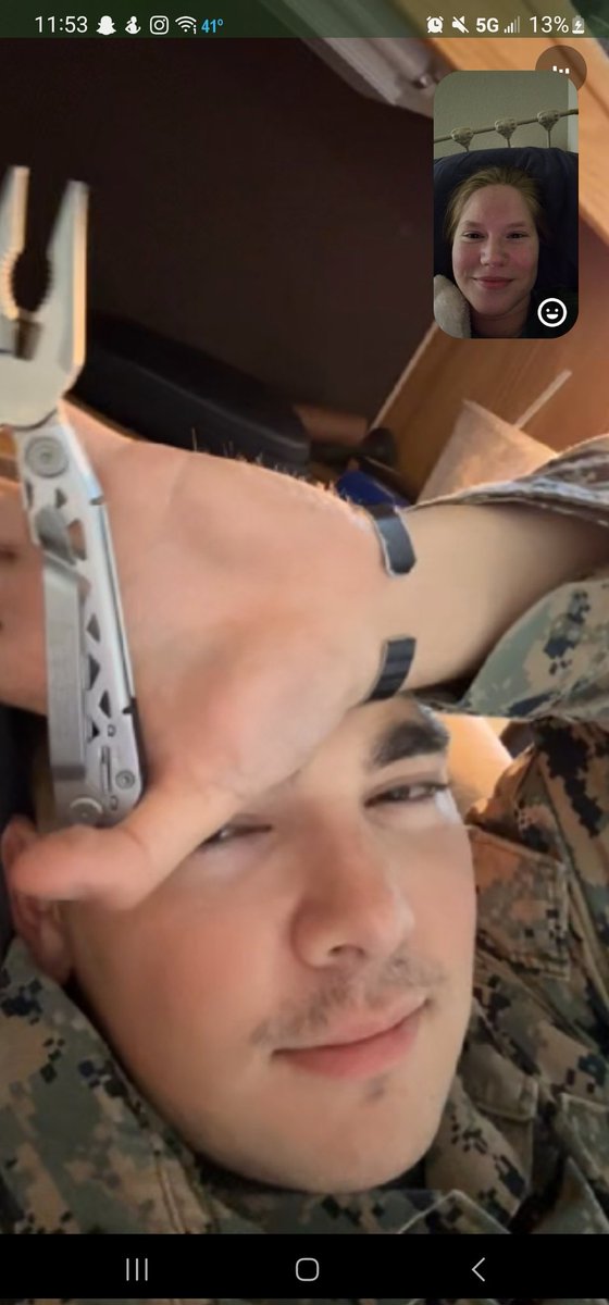 awsomesauce143's tweet photo. We finally got on fucking video call 🥺 it's been a solid month. I look like a mess it's 12am and I hit the gym and its 5pm where he is and ughhhhh https://t.co/fKNRVh5py0