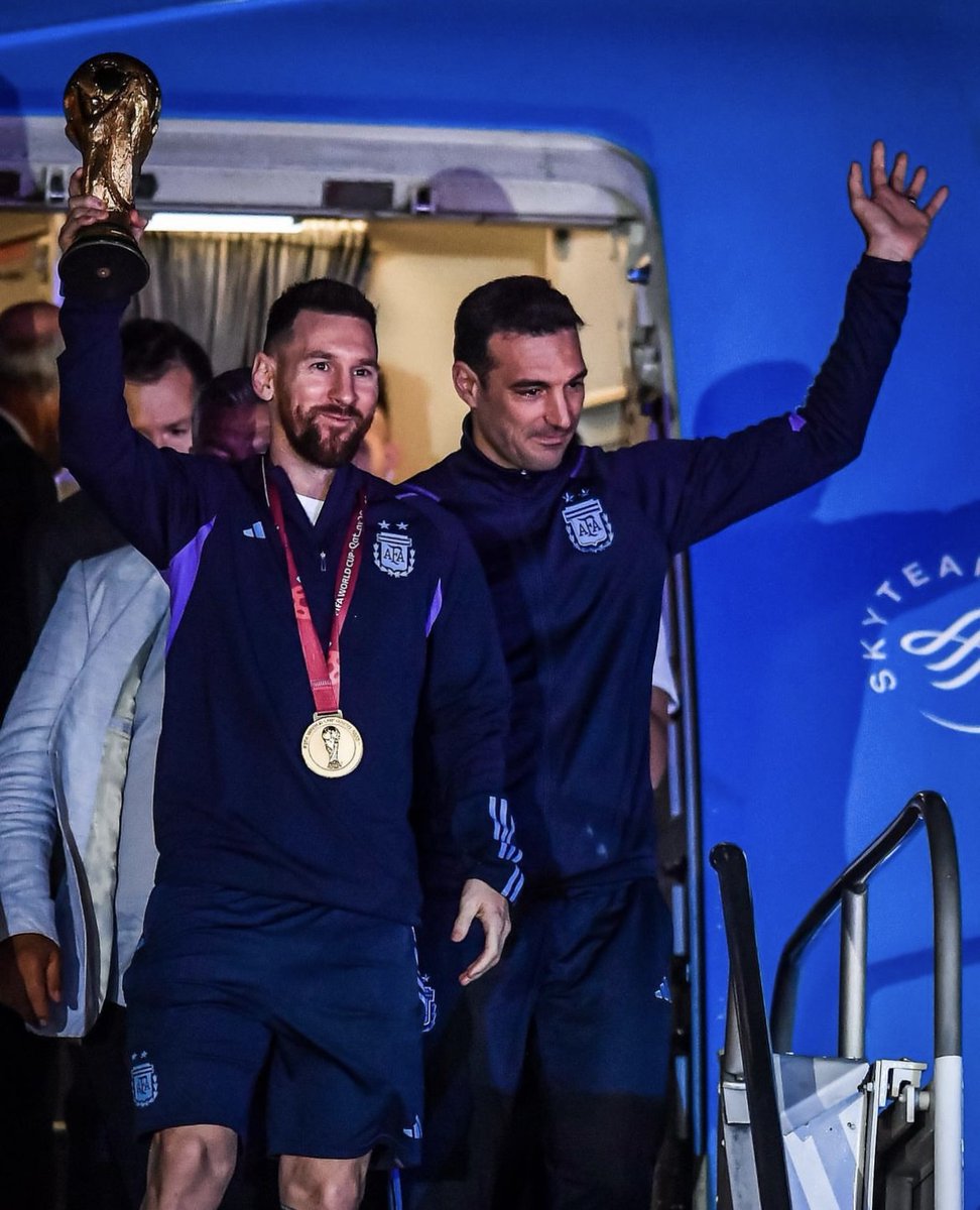 433's tweet image. Leo Messi and the World Cup are in Argentina 🤩🇦🇷🏆