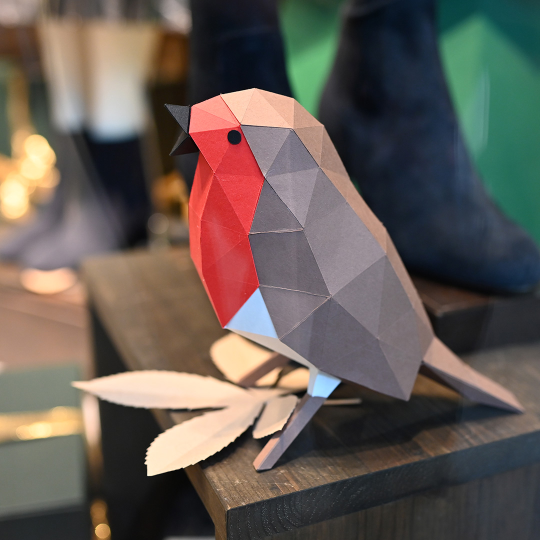 GFSmithpapers's tweet photo. 6 - Range of @colorplanpapers, #ExtractPapers & Peregrina Majestic for @philsgoodfood's window display by Helen Ferry
7 - Accent Recycled letterpress & die cut greetings cards by Mabel & Co
8 - @colorplanpapers Robin, as part of Nathan Ward's window displays for @Hobbs_London https://t.co/qPSHa1EQ58