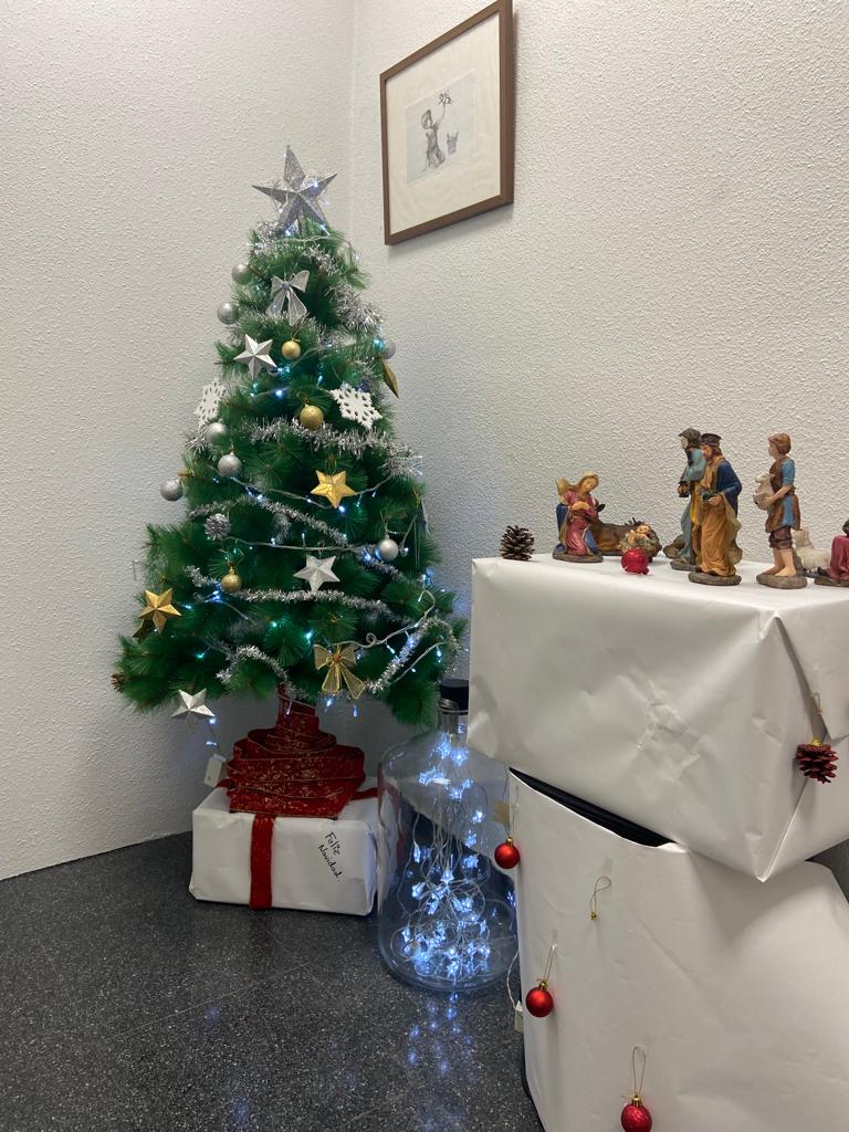 farmaciahun's tweet photo. Ya casi es Navidad en la @farmaciahun, con la ayuda de l@s pequeñ@s de nuestra familia!!🤗🤗🎄 https://t.co/DkxyDPs3MU