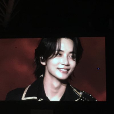 NewBIueBoy's tweet photo. Back from the grave just to update my layout because BeTSinBulacan happened #BeTheSunBulacan #NewProfilePic https://t.co/AWBz8Zxgnb