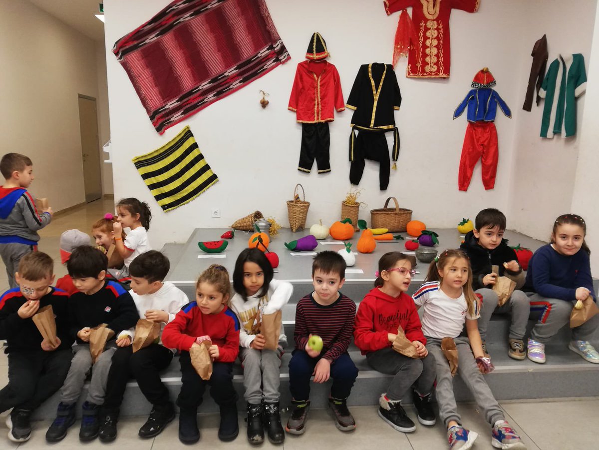 Rize_BK's tweet photo. Tutumlu olmanın, yatırım yapmanın ve ''yerli malı kullanmanın önemi'' vurguladığımız, Master FIRST Finans Okuryazarlığı kapsamında lira, kuruş hesaplamalarını yaparak yaşayarak ve tabi ki bolca eğlenerek deneyimlediğimiz "Tutum Yatırım ve Türk Malları Haftası" nı kutluyoruz🤗 https://t.co/TBDqfkLXK5