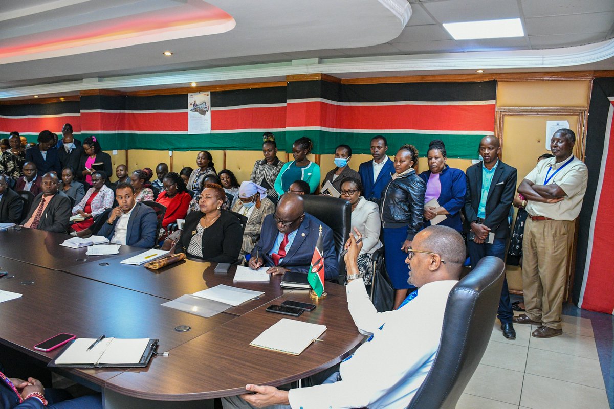 PS @IsmailMaalim19 this morning chaired a meeting with members of Staff at the State Department for Youth Headquarters. The PS commended the staff on the role they play in implementing programs and policies to empower the youth of Kenya. @AbabuNamwamba @moscakenya
