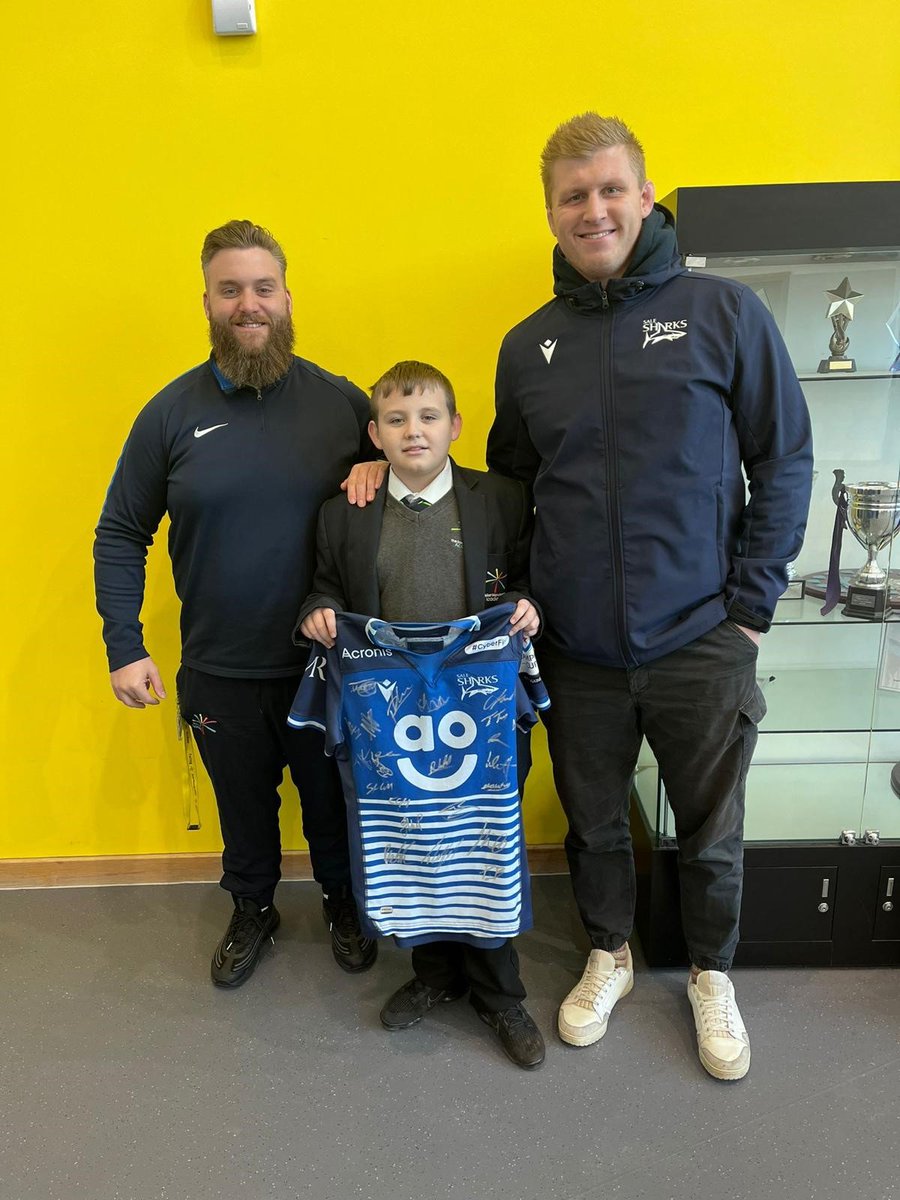 A massive Thank You to Sale Sharks Rugby Club for coming in and presenting Brogan with a signed jersey by all players. Brogan was over the moon with his gift. 
<a href="/SaleSharksRugby/">Sale Sharks 🦈</a> 
#atTEMAweReach