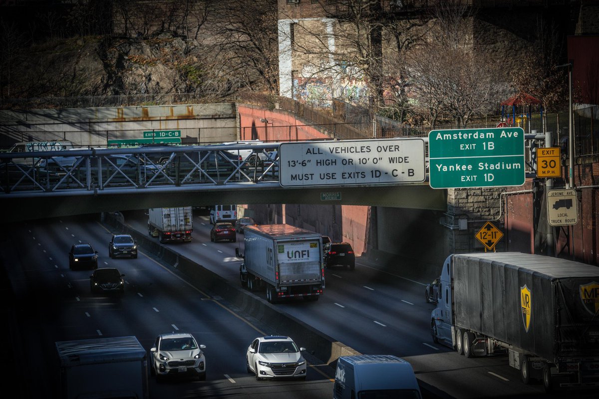 BPGibson2025's tweet photo. Amazing things are happening at The Max School PS 70X in #CSD9. This school overlooks the Cross Bronx Expressway and has seen many of its students and families face high rates of asthma. As a result of the work to Cap the Cross Bronx, that will soon change! #CSD9 #Bronx ππΎ https://t.co/nzSenD3EjL