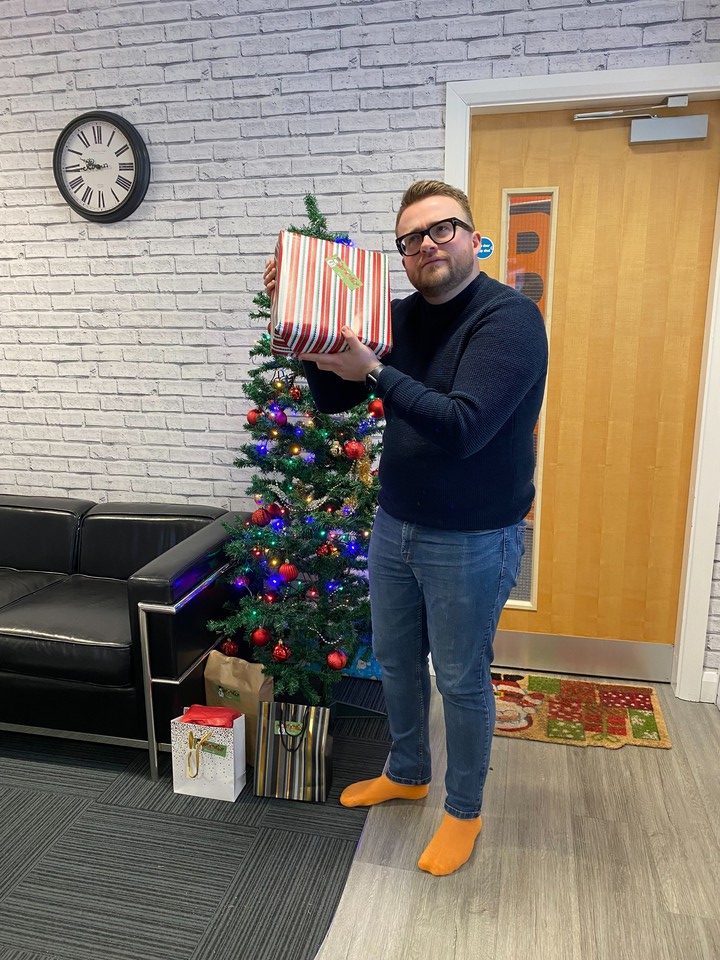 BEGroup_UK's tweet photo. It's secret Santa here at BE Group, will Greg be happy with his gift? ππ
#secretsanta #office #Begroup #orangesocks π€·ββοΈ https://t.co/QlJ1LBhWgv