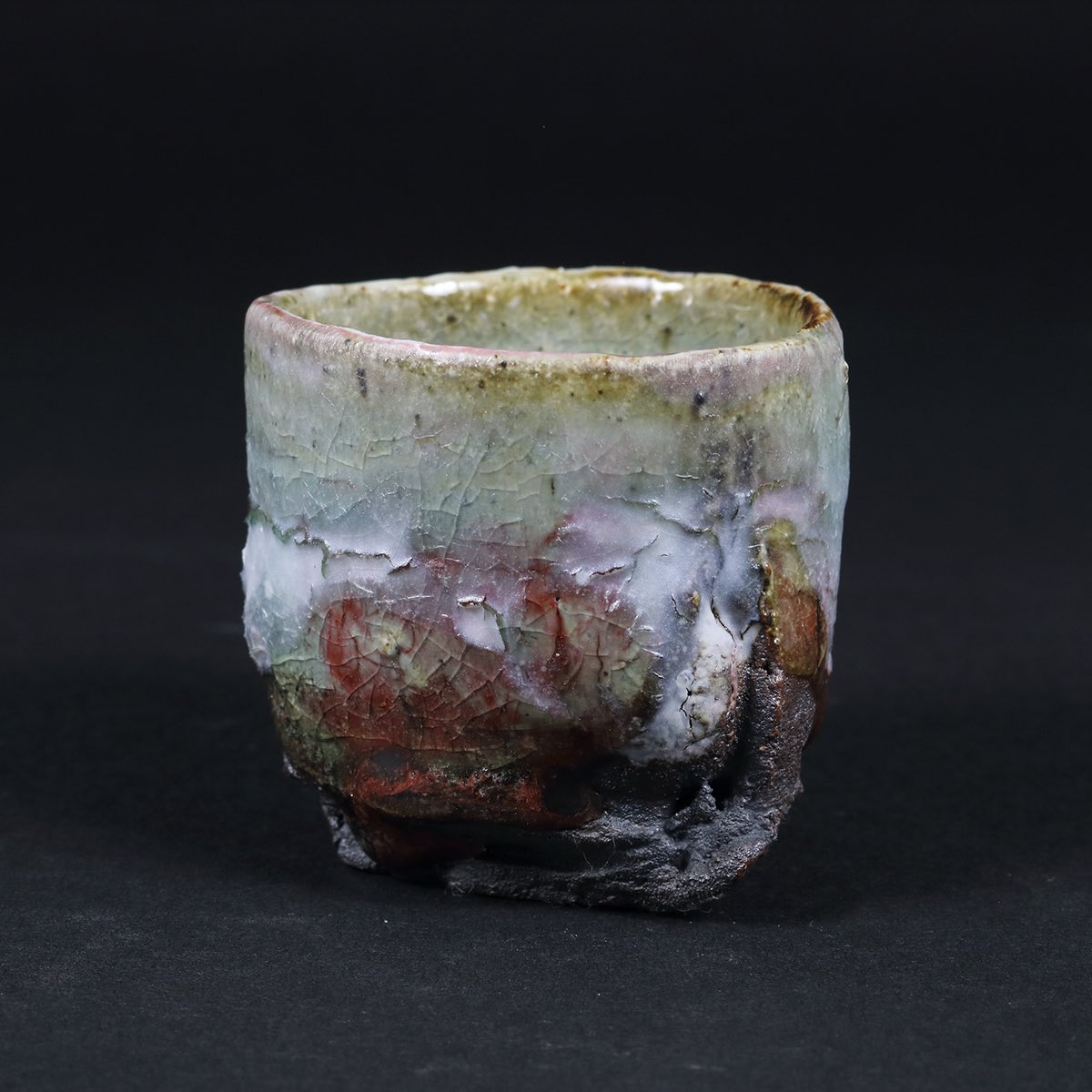 This little fella is the last sake by Margaret Curtis from her show, it’s lonely and needs a home! 

blackmoregallery.com/product-catego…

#margaretcurtis #sake #celadon #glaze #blackmoregallery #lymm #cheshire #ceramic #ceramics #pottery #studiopottery