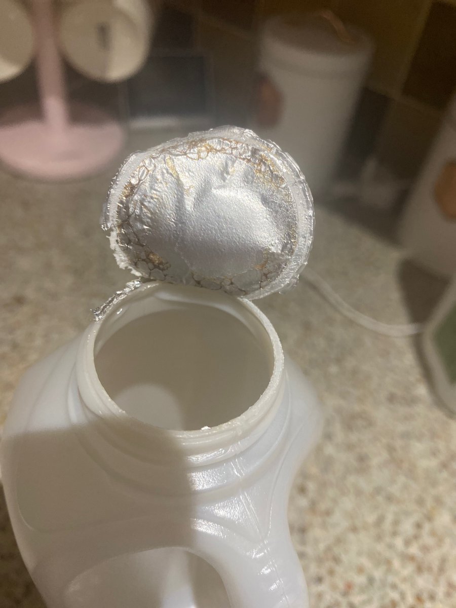 DeeFlodluva13's tweet photo. @Tesco what’s happened to the foil lid? It looks melted and it smells of smoke!  Needless to say I had to tip the whole lot down the drain incase it was contaminated, any ideas what’s happened? https://t.co/6F2DP3wYRP