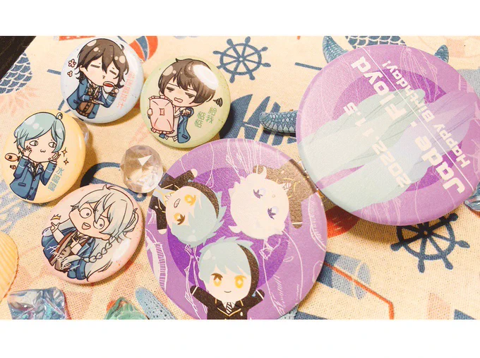 フォロワーさんから手作りグッズのお裾分けとお菓子をいただきました!かわいい!おいしい!イラストカードもたくさん同封してくださり嬉しいです、ありがとうございます 