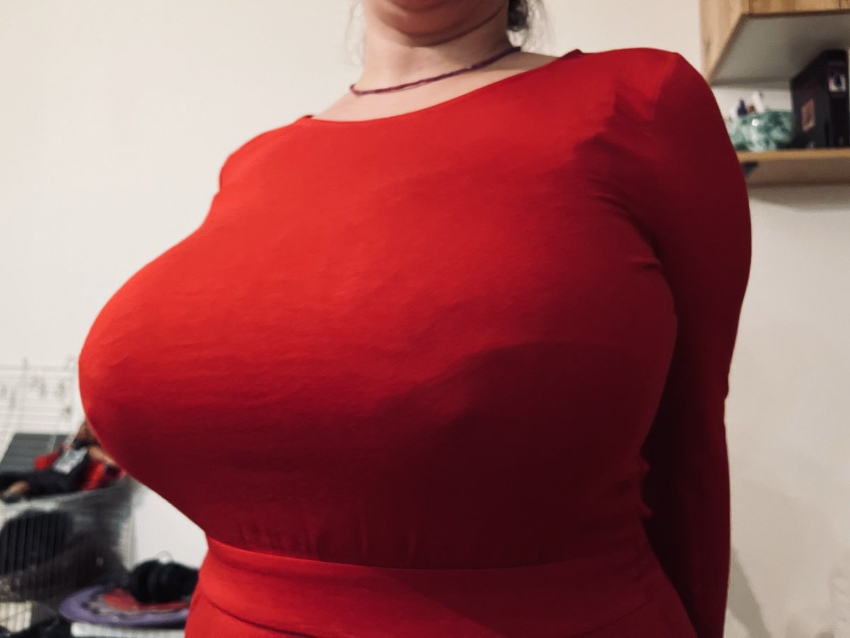 Boobs Bimbo 7k On Twitter Red 😍