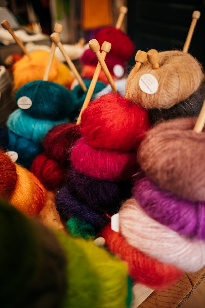 MayenneTourisme's tweet photo. De jolis cadeaux fabriqués en Mayenne au pied du sapin, c'est possible ! Pour une liste d'idées c'est par ici : https://t.co/5wO4vtWUDL
#ToilesdeMayenne #MohairduMaine #CoutellerieMaineAnjou #MadeInMayenne #DestinationMayenne https://t.co/YMEpptnIxZ