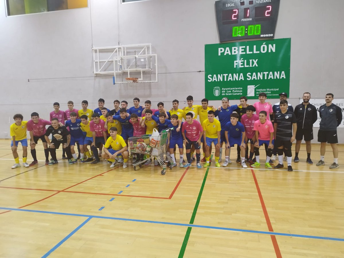 #FútbolSala⚽🥅

Primer día de buen toque, goles y donaciones en el mega Torneo Solidario de Fútbol Sala. La grada del Pabellón Félix Santana responde de maravilla a esta cita especial⭐. 

Aún quedan muchos partidos por disputarse, ¡aprovecha y dona comida por una buena causa🥰!
