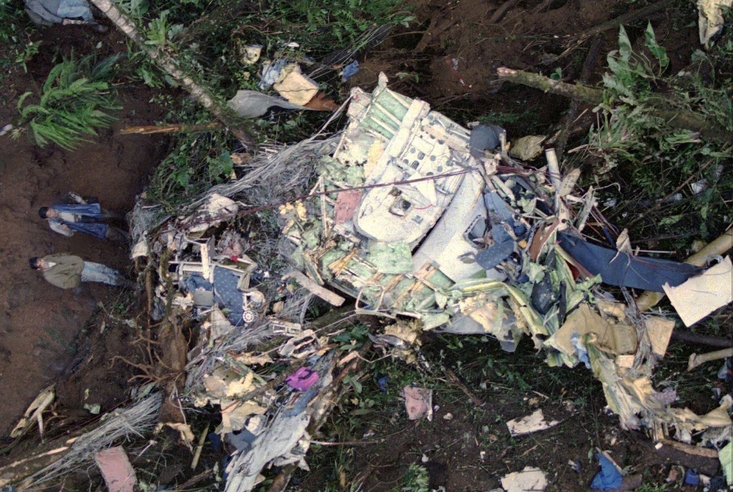 Air Crash Investigation on X: "🗓 | #𝗢𝗧𝗗 𝗶𝗻 𝟭𝟵𝟵𝟲: American  Airlines Flight 965 (Boeing 757-200) slams into a mountain while  approaching Cali, Colombia, 159 of the 163 on board die. The