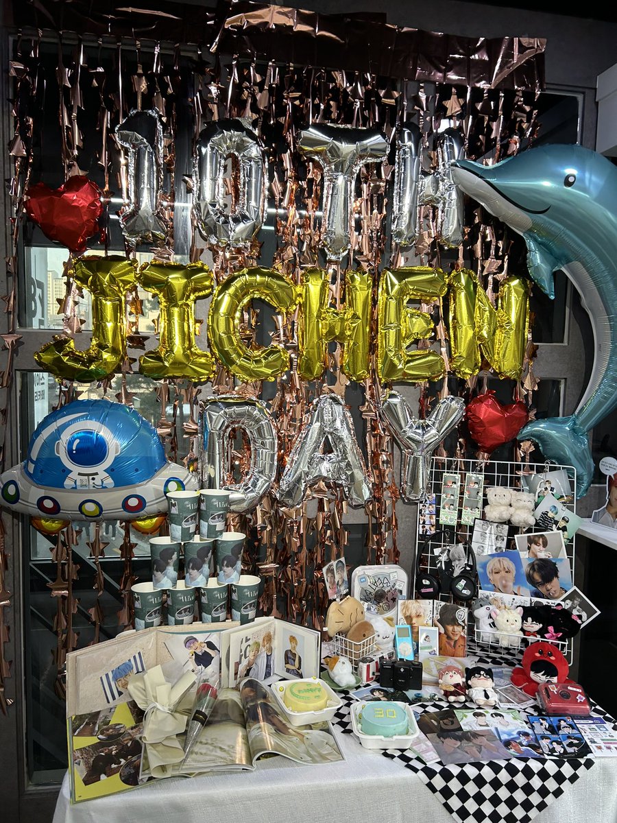 ppiyong09230280's tweet image. #우리가_여기까지_왔다
#우리_열하나에만났는데_스물하나야

영원해라 진짜...