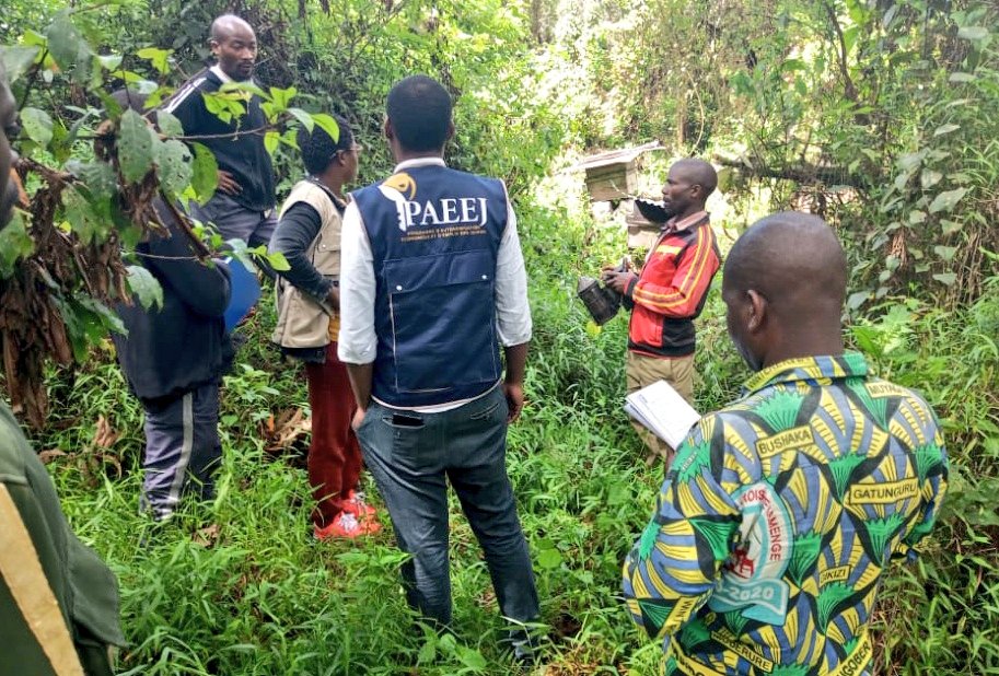 PAEEJ_Burundi's tweet photo. Parce qu'il ne suffit pas de financer les projets des jeunes, suivi et accompagnement sont indispensables. Pendant une semaine ( 12-20/12), une équipe du @PAEEJ_Burundi sillonne toutes les provinces du pays pour voir l'état d'avancement des projets financés https://t.co/zyB5ZjtCcI