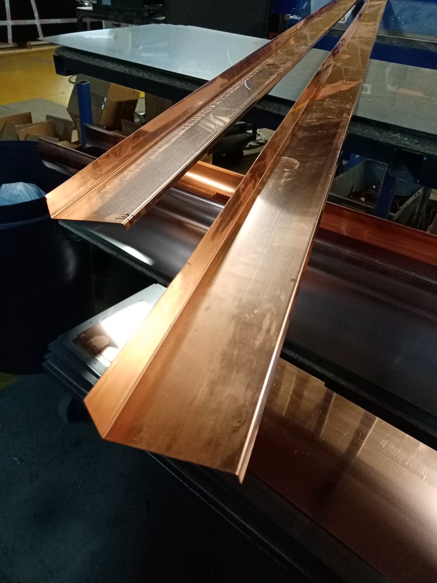 MetalGutta's tweet image. Flashing is predominantly used to deflect unwanted water intrusion at seams and joints that you may have round your build. And much like our copper ridges, once installed they become oxidised and fight off the growth of moss!

metal-guttering.co.uk/flashings-sills

#copper #copperflashing