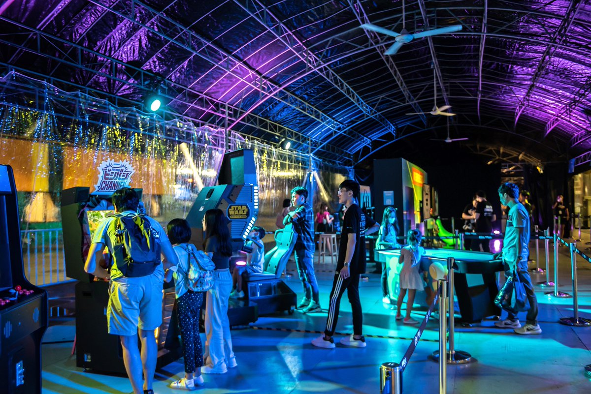 constellarco's tweet photo. What an exhilarating weekend at #SingaporeEXPO as football fans thronged the venue to catch the #WorldCupFinals! The #MICEvenue is now a vibrant community hub with a plethora of family-fun activities from now till 30 Dec. Visit Space Fest @ EXPO➡️https://t.co/UgeMBL0KtM https://t.co/XksF1pH0Iu