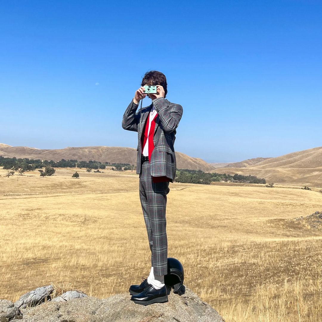 bluukisses's tweet photo. @jinniesarchives @thenreport I vote #KimSeokjin for Asian celebrity of the year #ACOTY2022 #NETIZENSREPORT #ACOTY2022KimSeokjin @thenreport https://t.co/iOtEL5rcVk