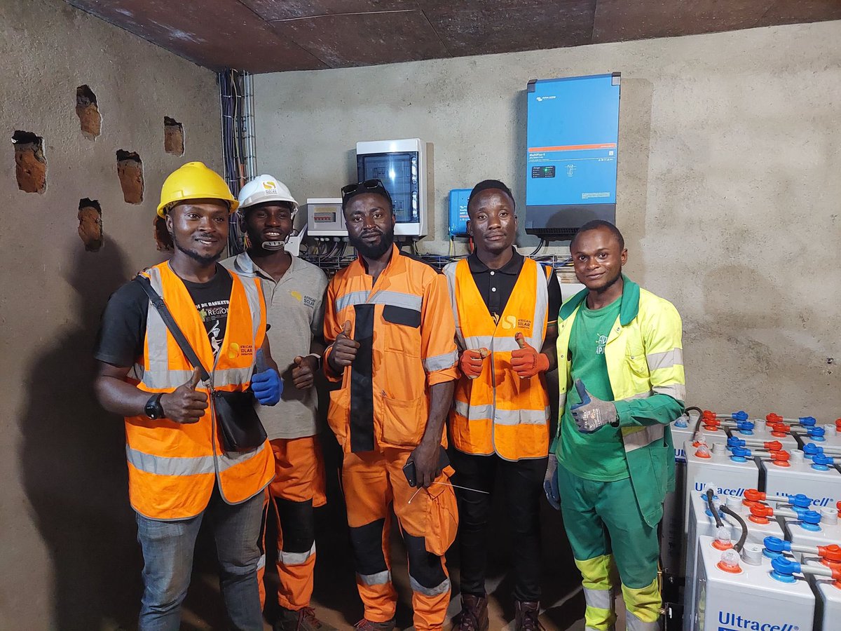 EnedisRegionSud's tweet photo. Journée internationale de la solidarité humaine 🤝
Chaque année des salariés d’@enedis s’envolent pour partager leurs compétences et leurs savoir-faire à l’international 🗺✈️
Une expérience humaine exceptionnelle et riche en partage.
#solidarite #RSE https://t.co/1CxzjsQ43I