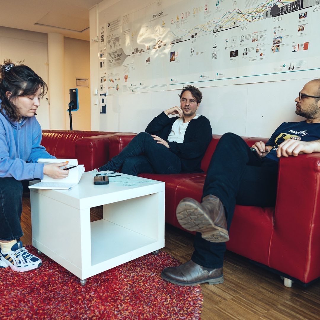 Projekte | Wie können wir ein Wespenwarnsystem für die Trinkflasche von Pierre entwickeln?

Das Team hat eine Prototyp für einen Clip für die Brille entwickelt, der über ein akkustisches Signal vor #Wespen warnt.

#sehberhinderung #hilfsmittel #designthinking